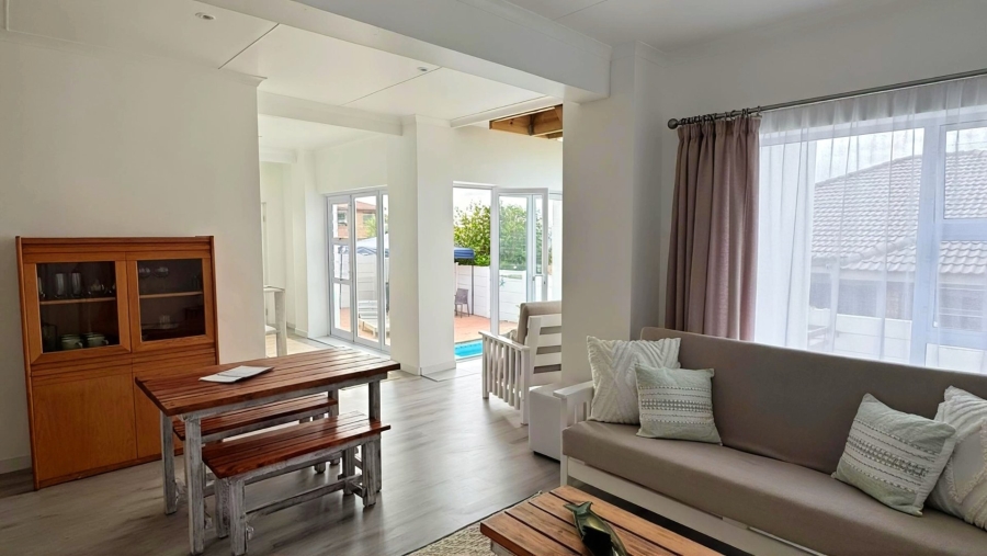 5 Bedroom Property for Sale in Reebok Western Cape